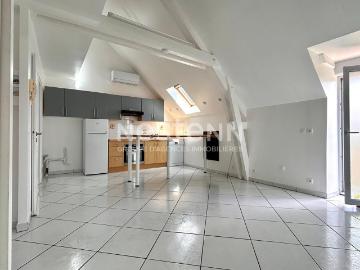 Location Appartement Rue des Carmélites, Bréançon