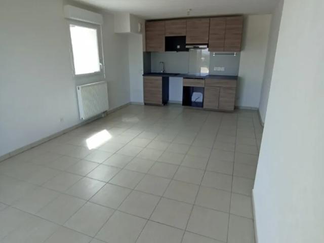 Location Appartement Avenue des Anciens Combattants, Miramas