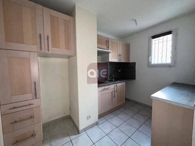 Location Appartement Avenue des Genèvriers, Saint Clément de Rivière
