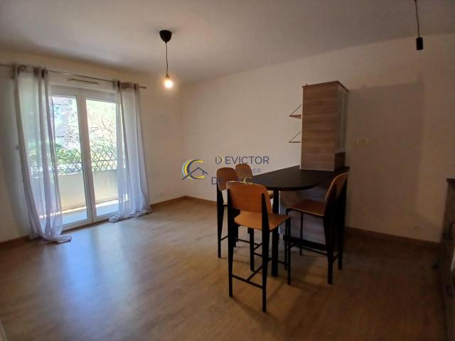 Location Appartement Avenue du 22 Août 1944, Salon de Provence