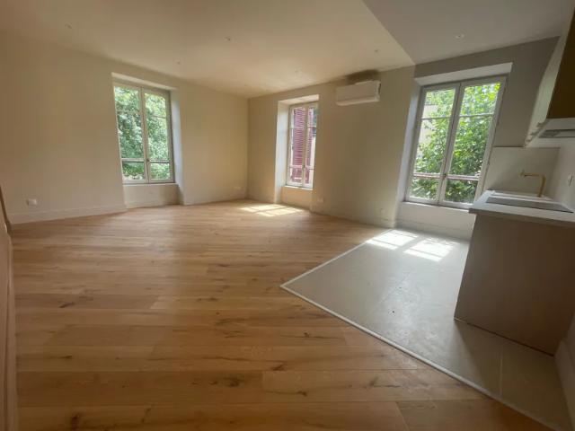 Location Appartement Avenue du Deuxième Spahis, Saint Germain au Mont d'Or