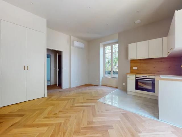 Location Appartement Avenue du Deuxième Spahis, Saint Germain au Mont d'Or