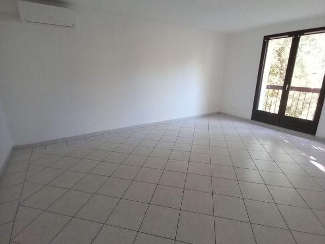 Location Appartement Avenue du Luberon, Manosque