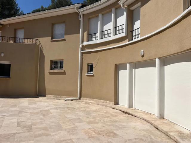 Location Appartement Avenue du Miradou, Saint Clément de Rivière