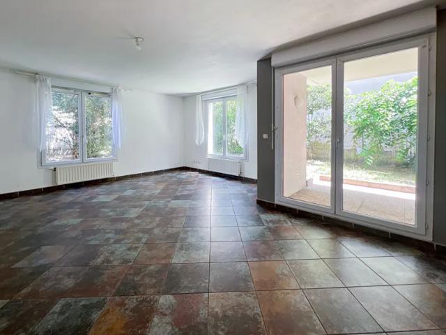 Location Appartement Avenue Francis de Pressensé, Vénissieux