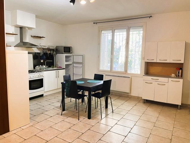 Location Appartement Avenue Henri Barbusse, Saint Cannat