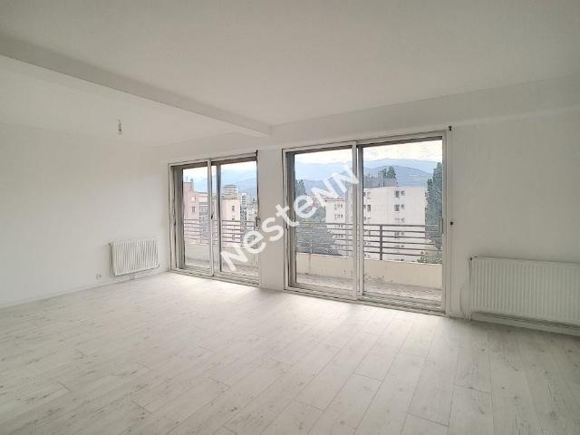 Location Appartement Avenue Jean Perrot, Grenoble
