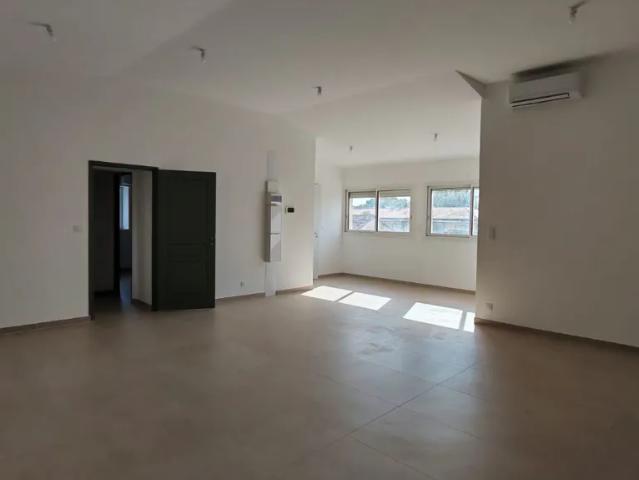 Location Appartement Avenue Jeanne Barthélemy, Roquemaure