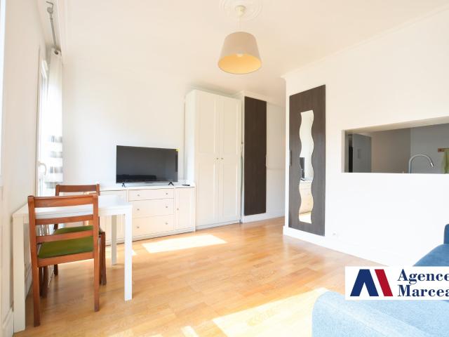 Location Appartement Avenue Marceau, Courbevoie