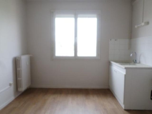 Location Appartement Avenue Pasteur, Saint Julien du Sault