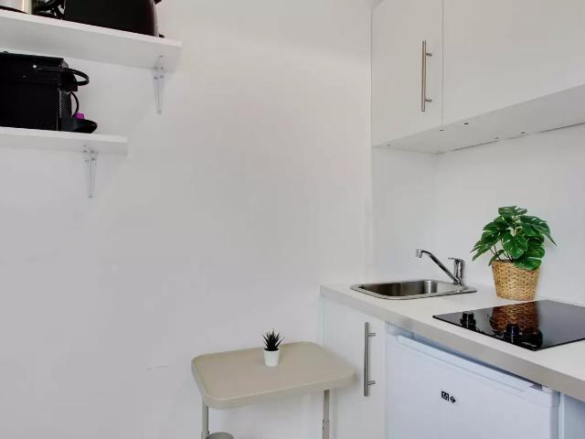 Location Appartement Rue Mesnil, Paris