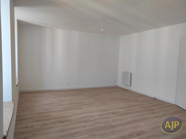 Location appartement Begrolles En Mauges: 570 € AJP Immobilier Saint Macaire en Mauges