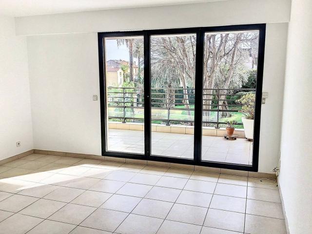 Location Appartement Cannes Saint Nicolas 2 050 €/mois