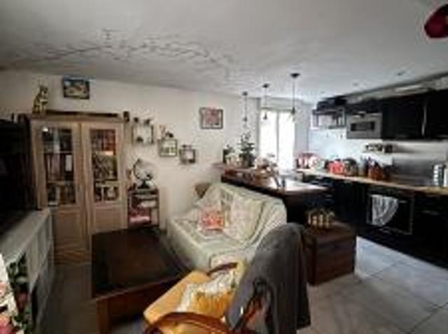location appartement centre village 2 pièces 47 m2 herault 34800 615 €