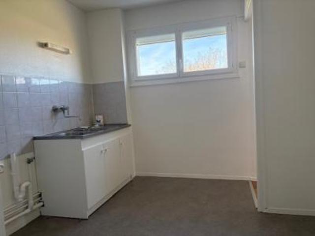 location appartement chatre 3 pièces 56 m2 indre 36400 484 € / mois