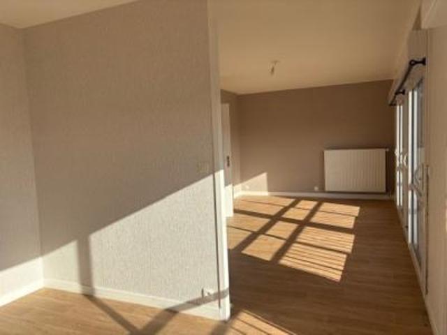 location appartement chatre 5 pièces 104 m2 indre 36400 803 € / mois