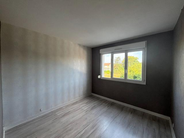 Location Appartement Chaussée Saint Martin, Reims