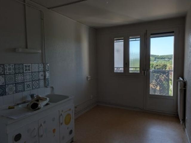 Location Appartement Chemin de derriere la ville, Épineuil
