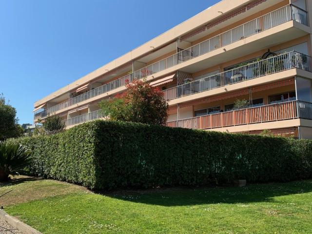 Location Appartement Chemin de la Parouquine, Antibes