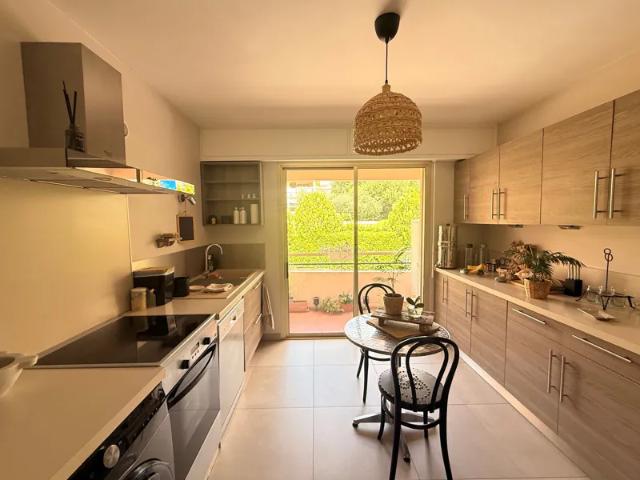 Location Appartement Chemin de la Pierre Droite, Vence