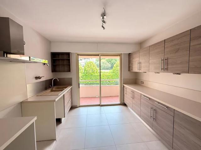 Location Appartement Chemin de la Pierre Droite, Vence
