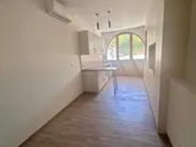 Location Appartement Chemin de Lirac, Saint Laurent des Arbres