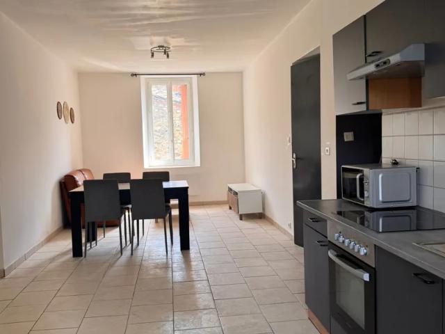Location Appartement Chemin des Muletiers, Meyrannes