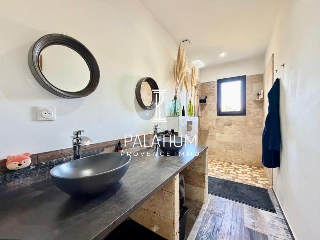 Location Appartement Chemin des Avens, La Barben