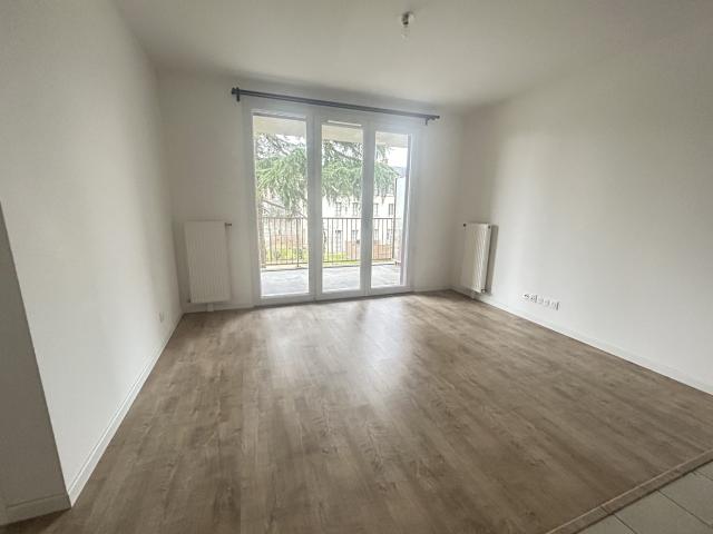 Location Appartement Chemin du Chemin de Fer de Grande Banlieue, Corbeil Essonnes
