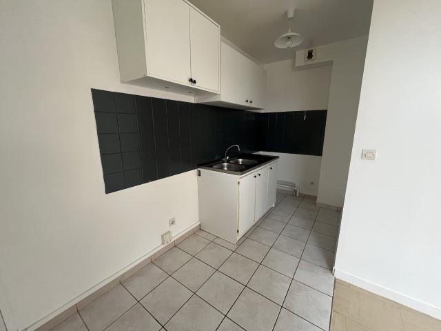 Location Appartement Chemin du Chemin de Fer de Grande Banlieue, Corbeil Essonnes