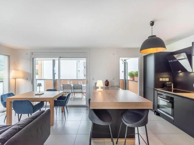 Location Appartement Chemin du Plaisir, Quintal