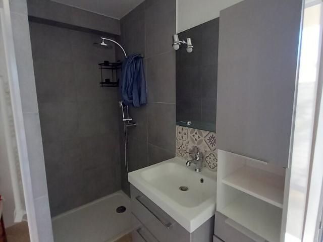 Location Appartement Chemin du Thor, Villeneuve
