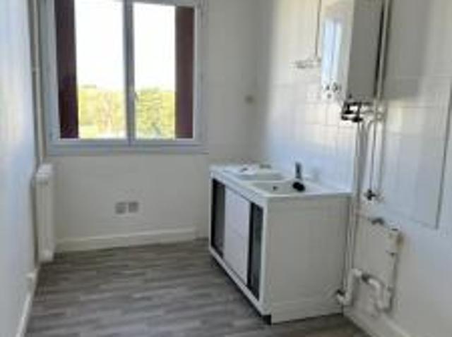 location appartement commentry 4 pièces 72 m2 allier 03600 497 € / mois