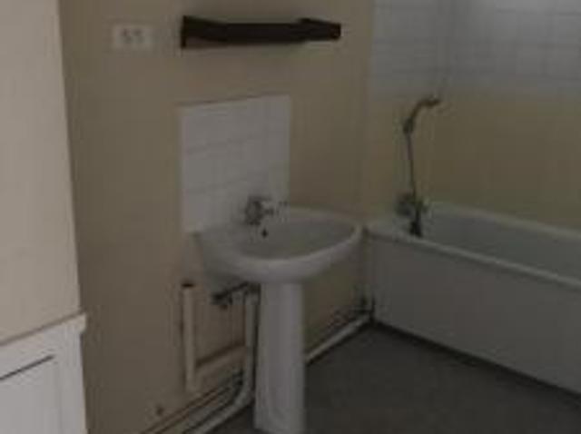 location appartement commentry 4 pièces 77 m2 allier 03600 506 € / mois