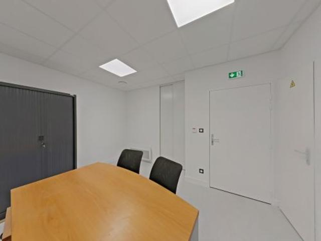 Location / Appartement Commerce à AUBIGNY SUR NERE