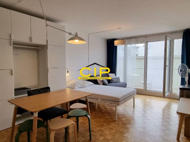 Location Appartement Cour des Trois Frères, Paris