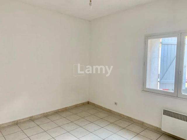 Location Appartement Cours Esquiros, Trets