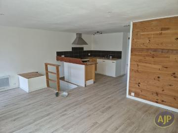 Location appartement Cussac Fort Medoc: 715 € AJP Pauillac Immobilier
