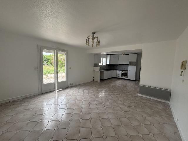 Location Appartement D 26, Villeneuve sous Dammartin