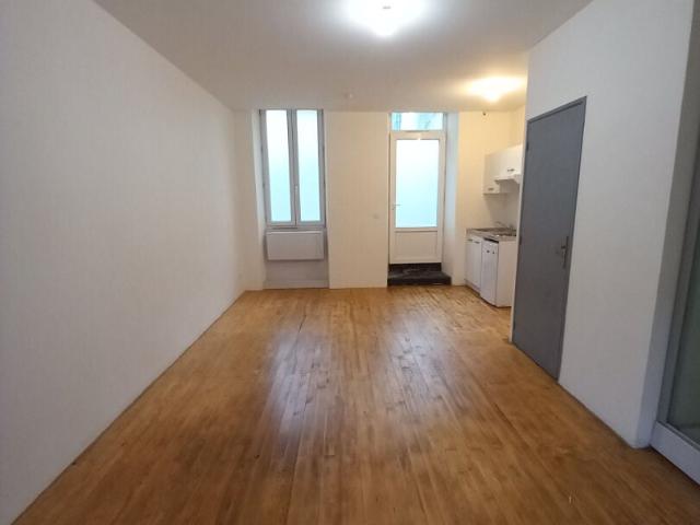 Location Appartement D 74, Coulaures