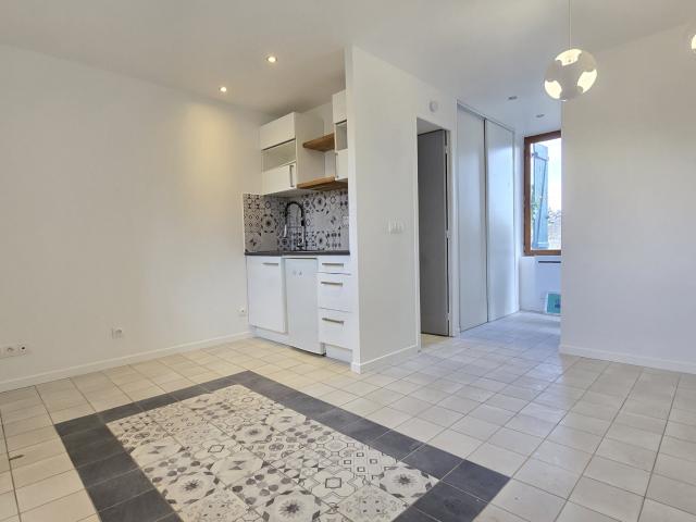 Location Appartement D 906, Senlisse