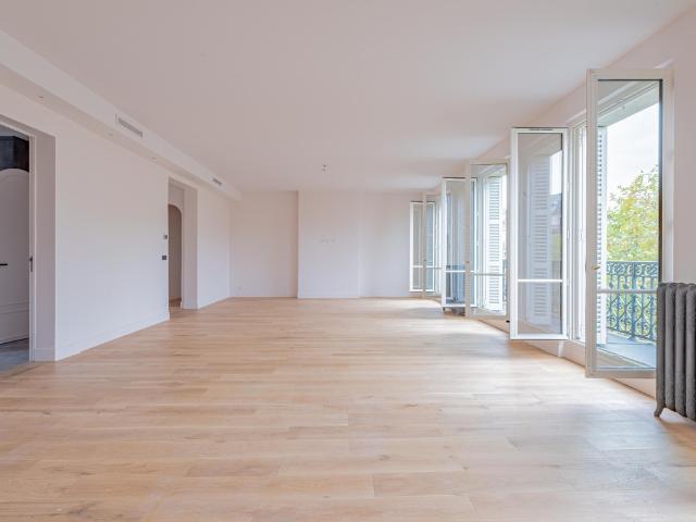 Location appartement de 205 m2 avenue de Messine à Paris