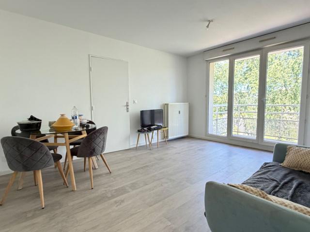 Location Appartement Desserte Ernest Cognacq, Évry