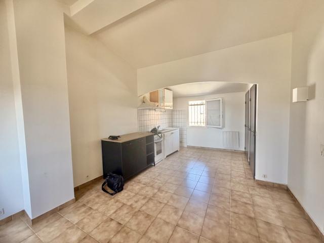 Location appartement deux pièces avec belle vue dégagée à Fayence