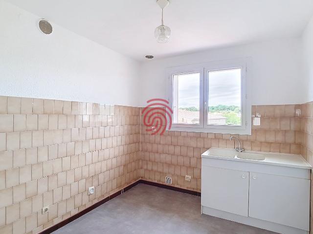 Location appartement en résidence Caux, 64m² 3 pièces 599€ avec garage