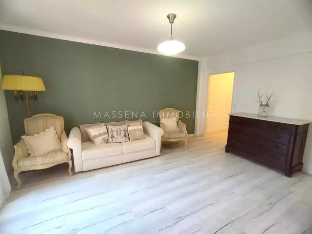 Location Appartement Escalier P. Suche, Nice