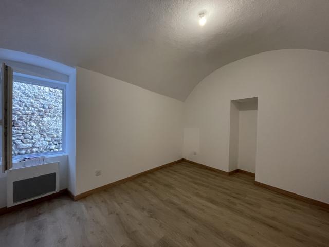 Location APPARTEMENT F1 | Agence Delas