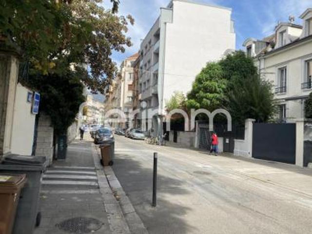 location appartement grenoble 1 pièce 15 m2 isere 38000 371 € / mois