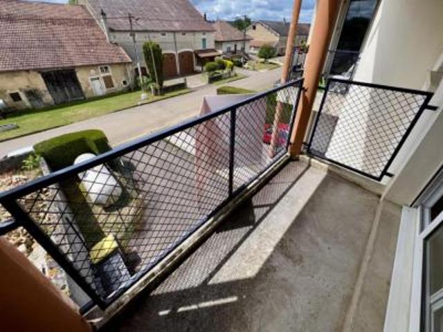 location appartement is en bassigny 2 pièces 54 m2 haute marne 52140 354 € / mois