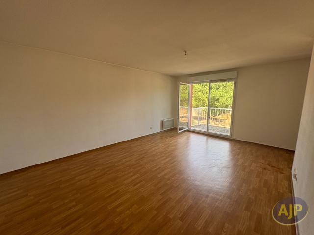 Location appartement Le Verdon Sur Mer: 711 € AJP Le Verdon Immobilier